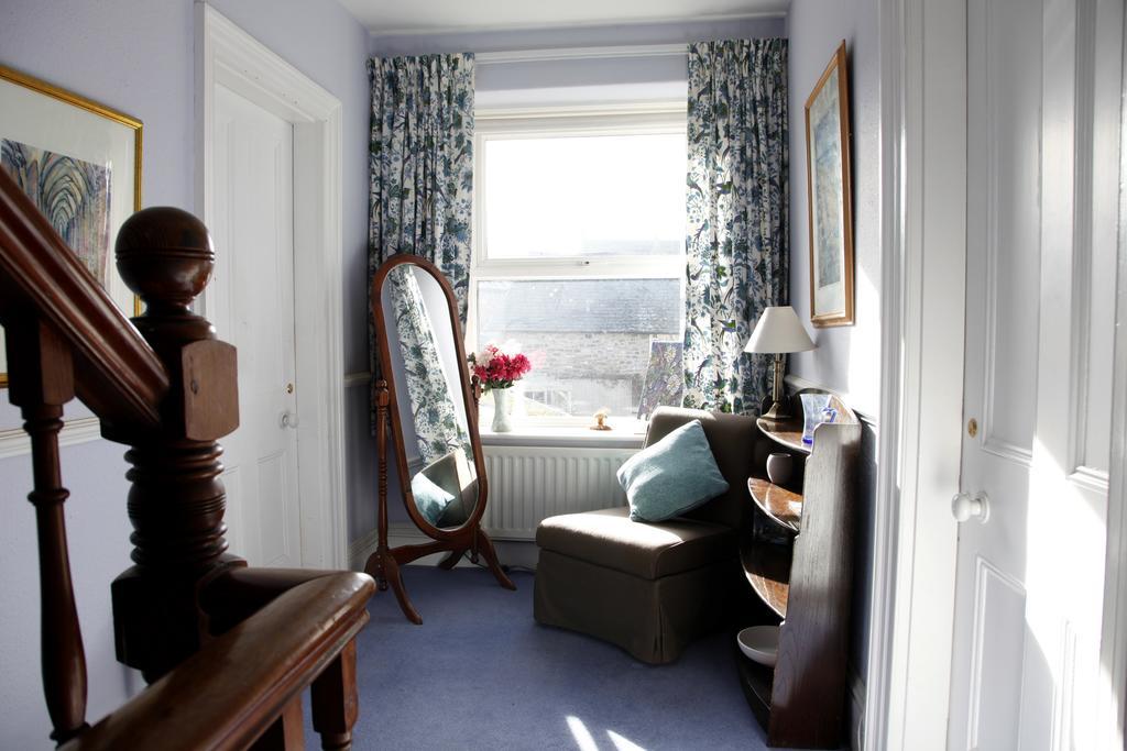 Weston House Bed & Breakfast Bampton  ภายนอก รูปภาพ